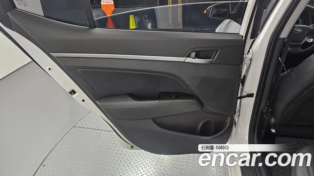 Hyundai AVANTE 2017 — фото 15