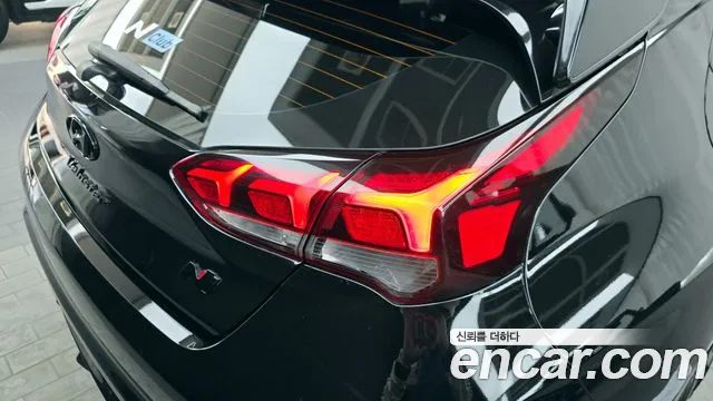Hyundai Veloster 2021 — фото 9