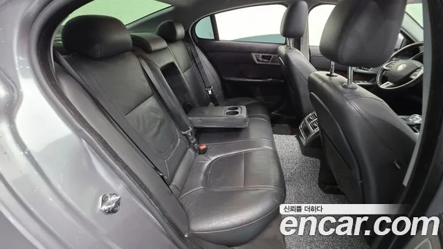 Jaguar XF 2013 — фото 20