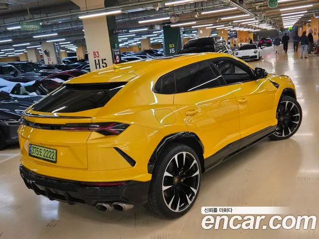 Lamborghini Urus 2022 — фото 7