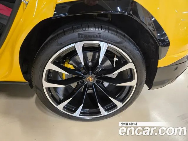 Lamborghini Urus 2022 — фото 12