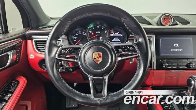 Porsche Macan 2017 — фото 16