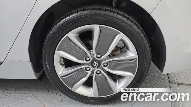 Hyundai Ioniq 2016 — фото 5