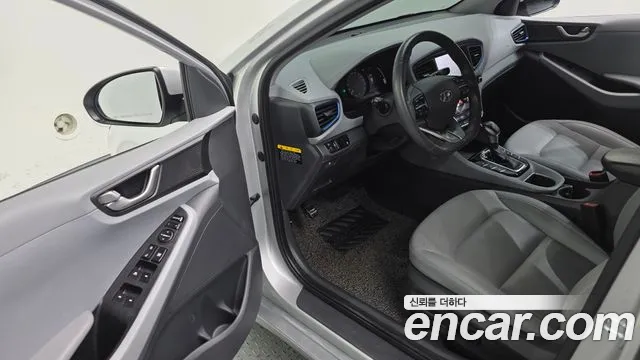 Hyundai Ioniq 2016 — фото 11
