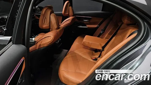 Mercedes-Benz C-Class 2024 — фото 16