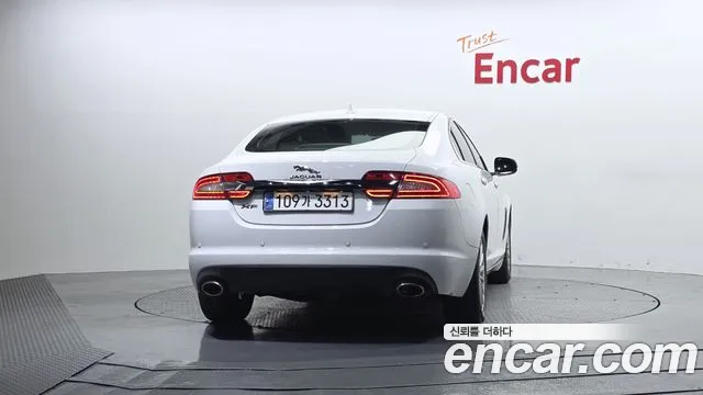 Jaguar XF 2015 — фото 4