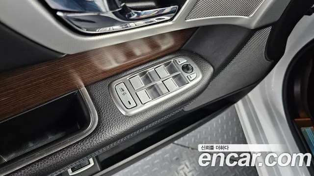 Jaguar XF 2015 — фото 18