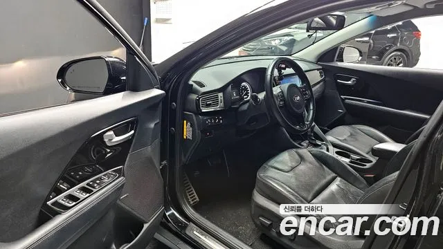 Kia Niro 2017 — фото 10