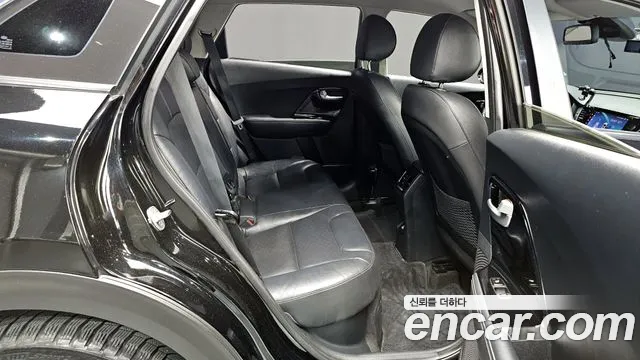 Kia Niro 2017 — фото 11
