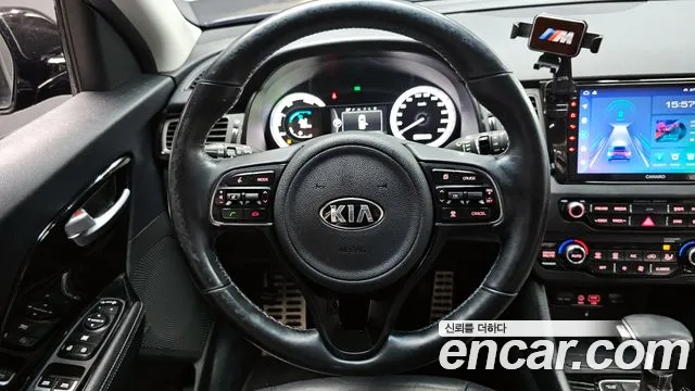 Kia Niro 2017 — фото 12