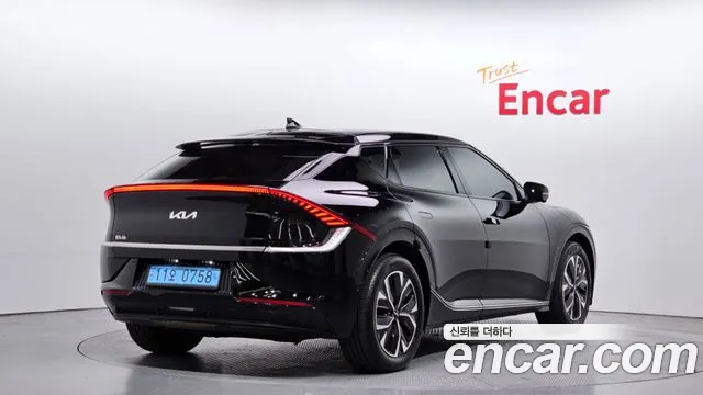 Kia EV6 2023 — фото 2