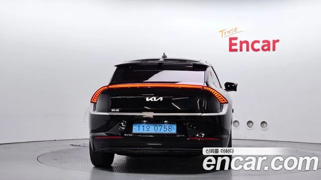 Kia EV6 2023 — фото 4