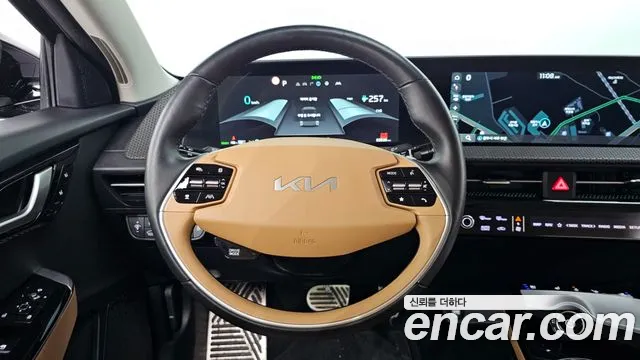 Kia EV6 2023 — фото 19