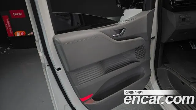 Hyundai Staria 2022 — фото 13