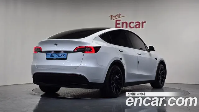 Tesla Model Y 2024 — фото 1