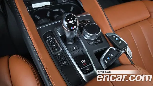 BMW X6M 2018 — фото 12