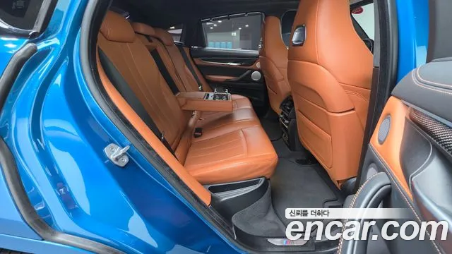 BMW X6M 2018 — фото 18