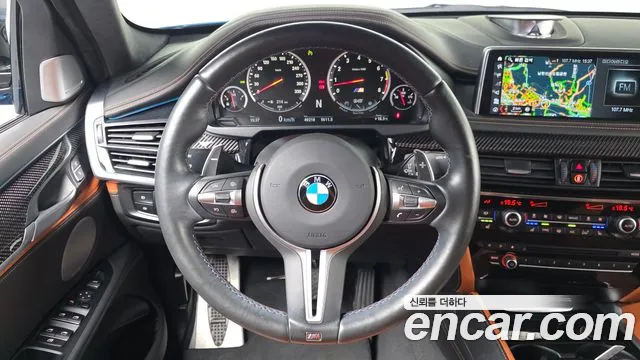 BMW X6M 2018 — фото 20