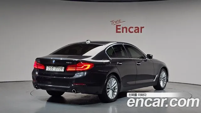 BMW 5-Series 2018 — фото 1