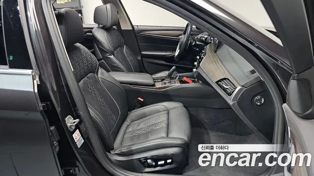 BMW 5-Series 2018 — фото 15