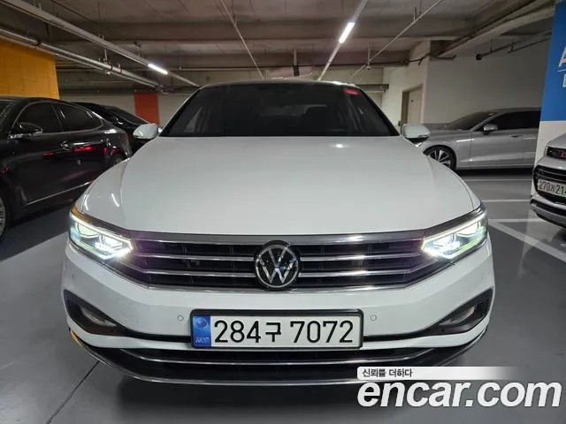 Volkswagen Passat 2022 — фото 1