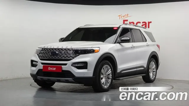 Ford Explorer 2023 — фото 1