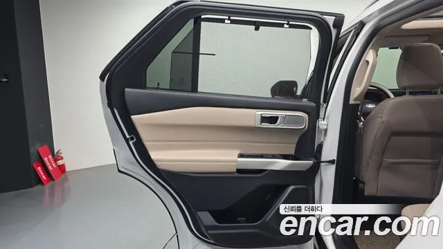 Ford Explorer 2023 — фото 15