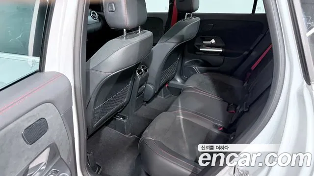 Mercedes-Benz GLA-Class 2023 — фото 10