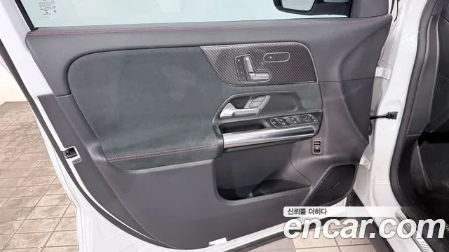 Mercedes-Benz GLA-Class 2023 — фото 15