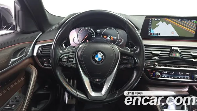 BMW 5-Series 2017 — фото 12
