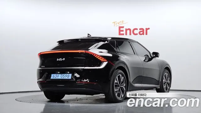 Kia EV6 2023 — фото 2