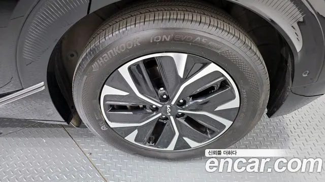 Kia EV6 2023 — фото 7