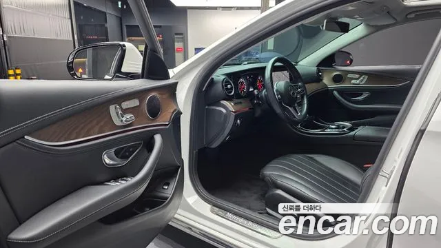 Mercedes-Benz E-Class 2019 — фото 13