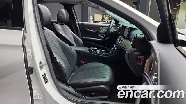 Mercedes-Benz E-Class 2019 — фото 17