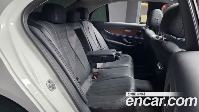 Mercedes-Benz E-Class 2019 — фото 18