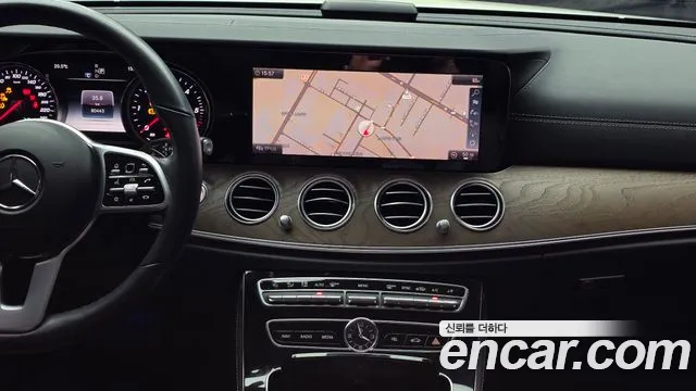 Mercedes-Benz E-Class 2019 — фото 20