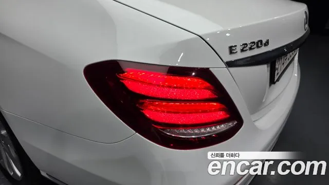 Mercedes-Benz E-Class 2019 — фото 9