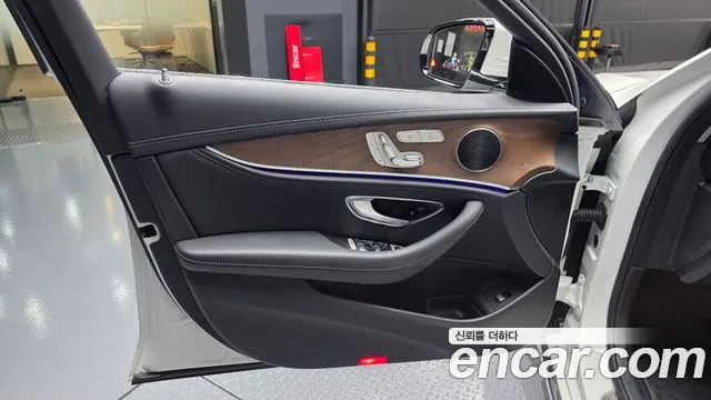 Mercedes-Benz E-Class 2019 — фото 14