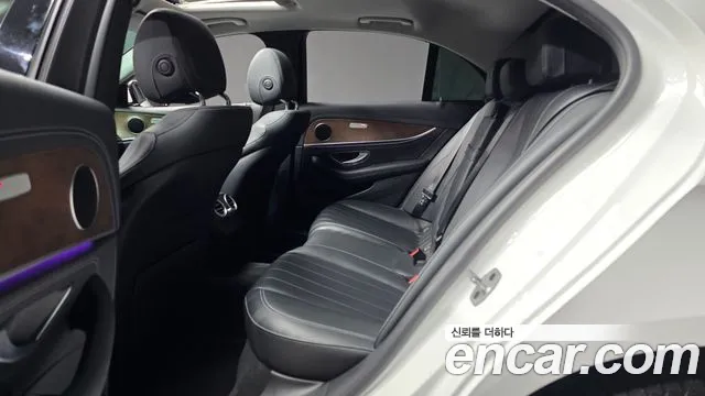 Mercedes-Benz E-Class 2019 — фото 16