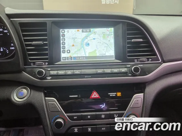 Hyundai AVANTE 2016 — фото 11
