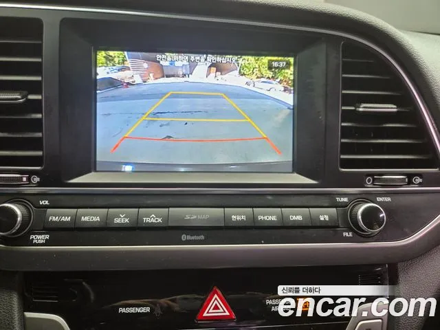 Hyundai AVANTE 2016 — фото 12
