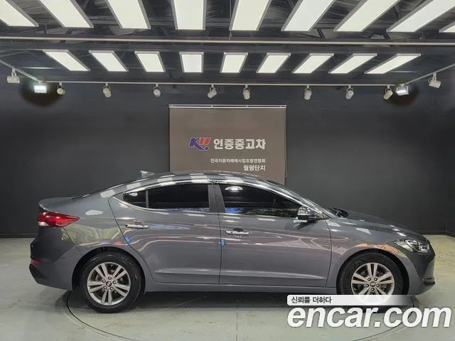 Hyundai AVANTE 2016 — фото 19