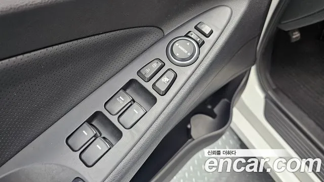 Hyundai Sonata 2011 — фото 17