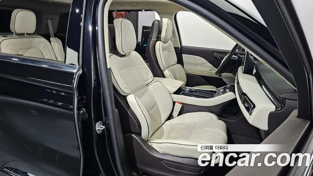Lincoln Aviator 2022 — фото 16