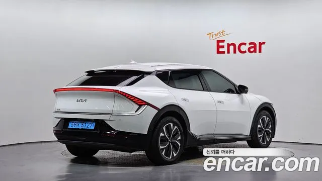 Kia EV6 2023 — фото 2