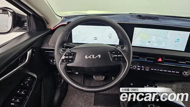 Kia EV6 2023 — фото 19