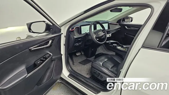 Kia EV6 2023 — фото 16