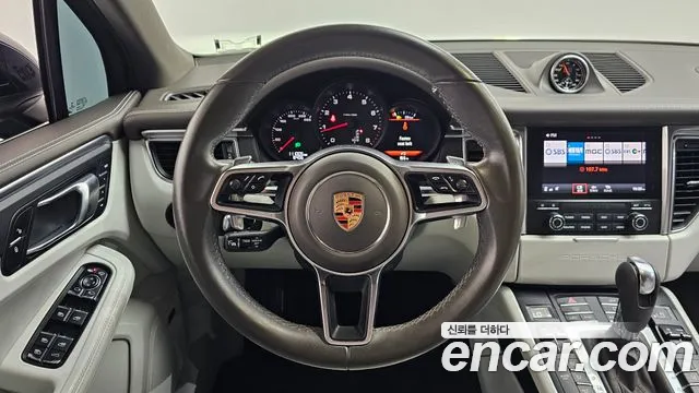 Porsche Macan 2018 — фото 13