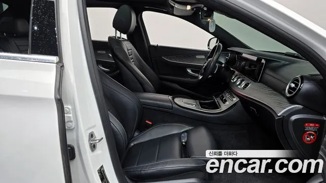 Mercedes-Benz E-Class 2021 — фото 16