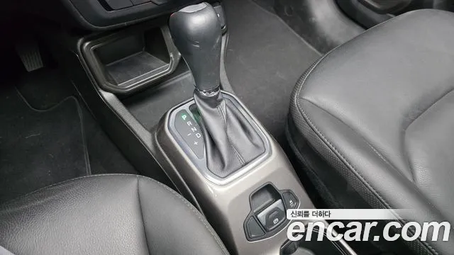 Jeep Renegade 2021 — фото 9